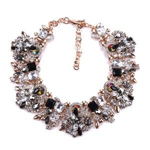 NWT Ava Statement Necklace Bib Jeweled Black Gold